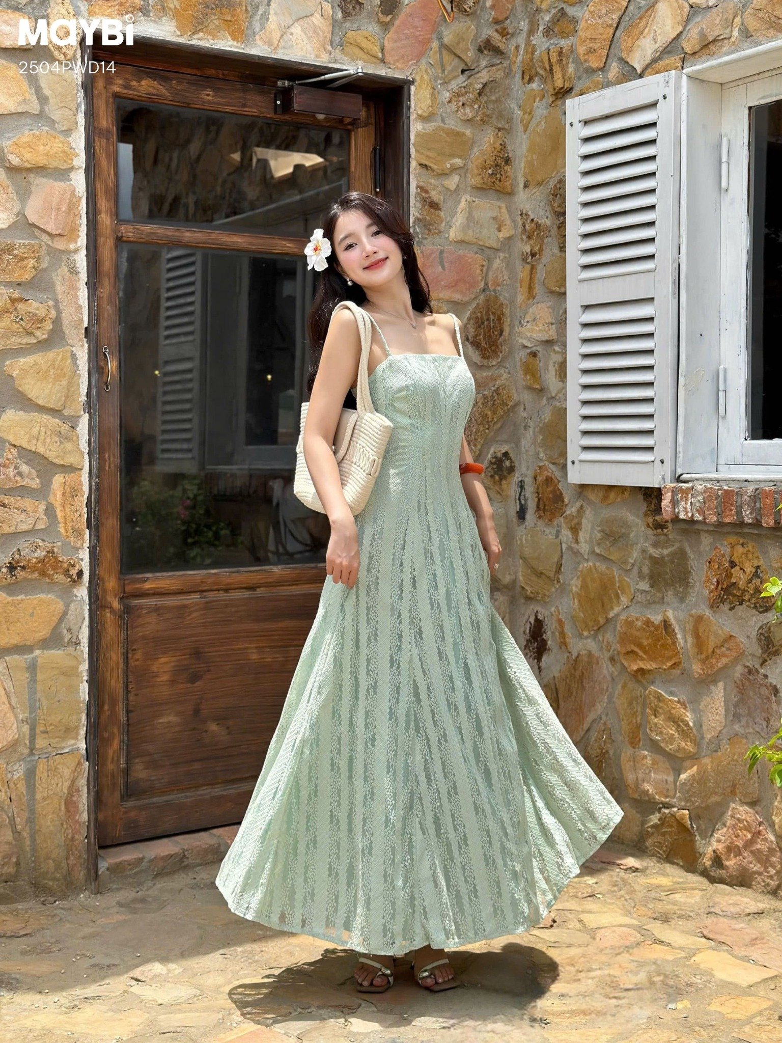 Đầm xòe ren xanh hai dây dáng midi