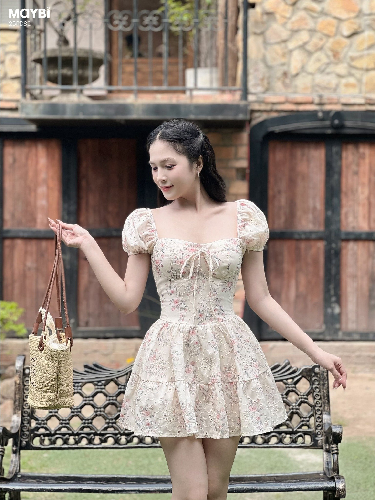 Đầm hoa xòe tay ngắn phồng dáng mini