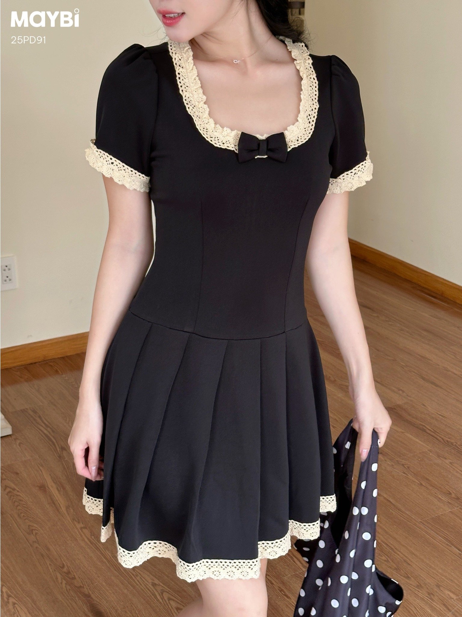 Đầm peplum xếp ly phối ren dáng mini