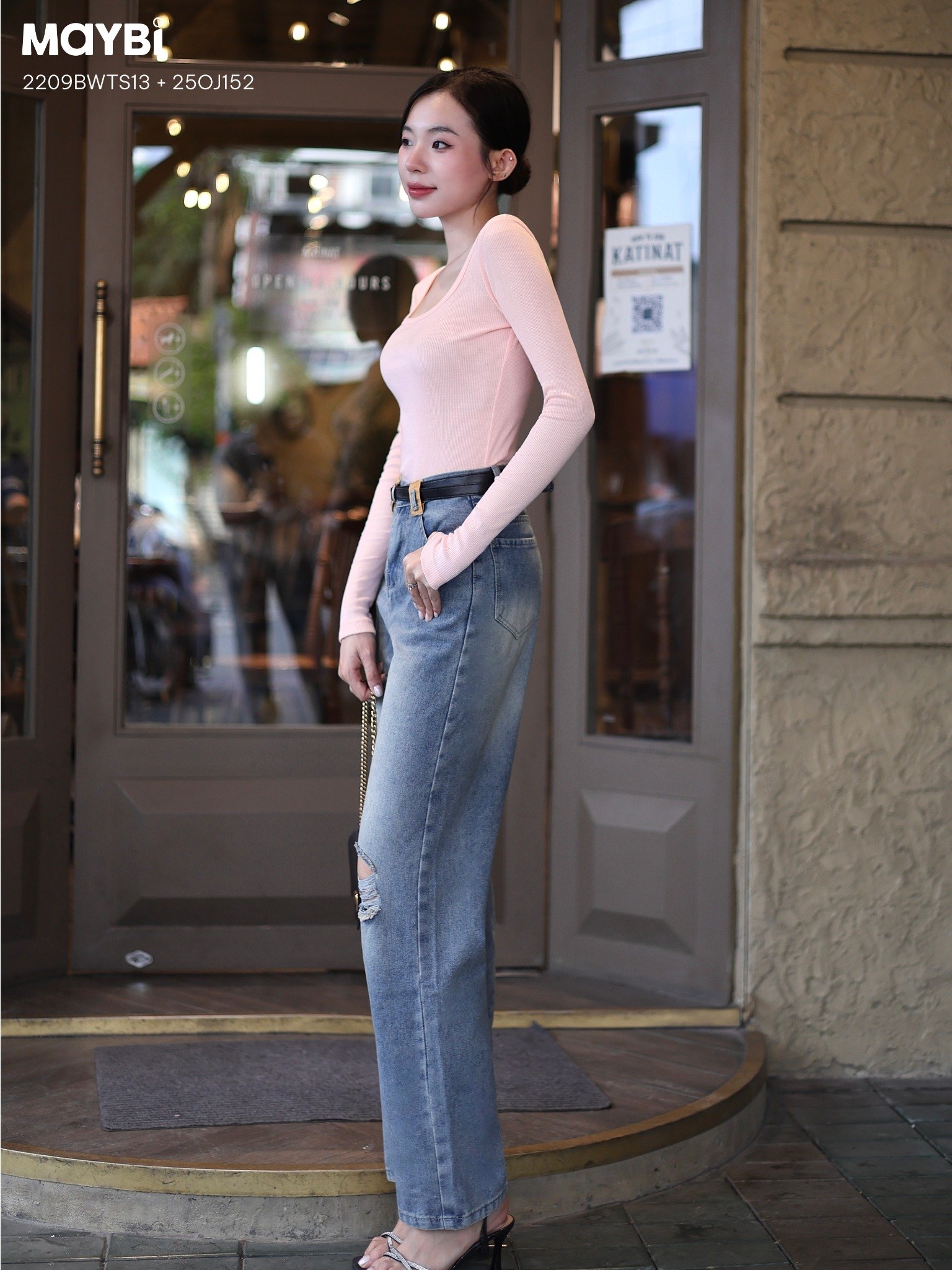 Quần jean ống suông wash rách gối