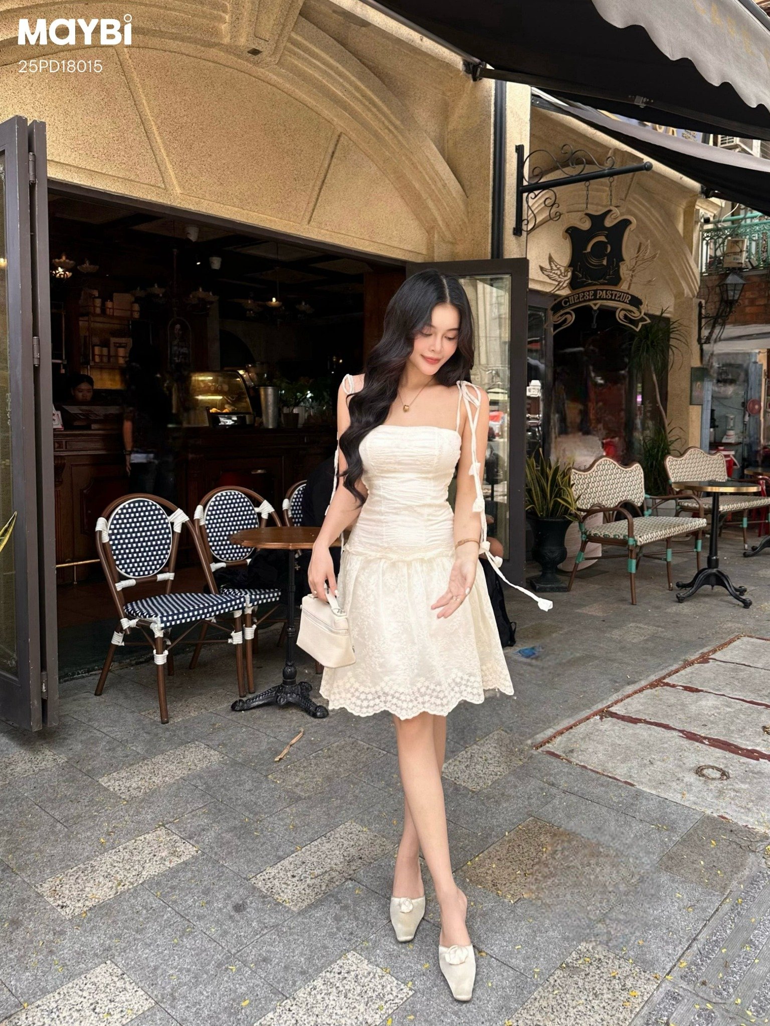 Đầm xòe hai dây cotton thêu dáng mini