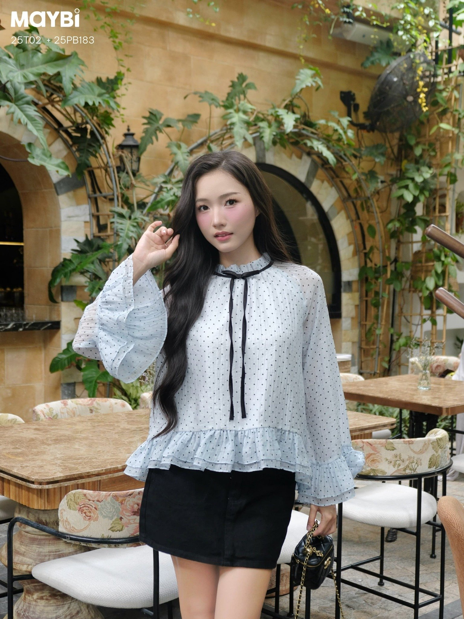 Áo voan tơ bèo chấm bi tay loe dài