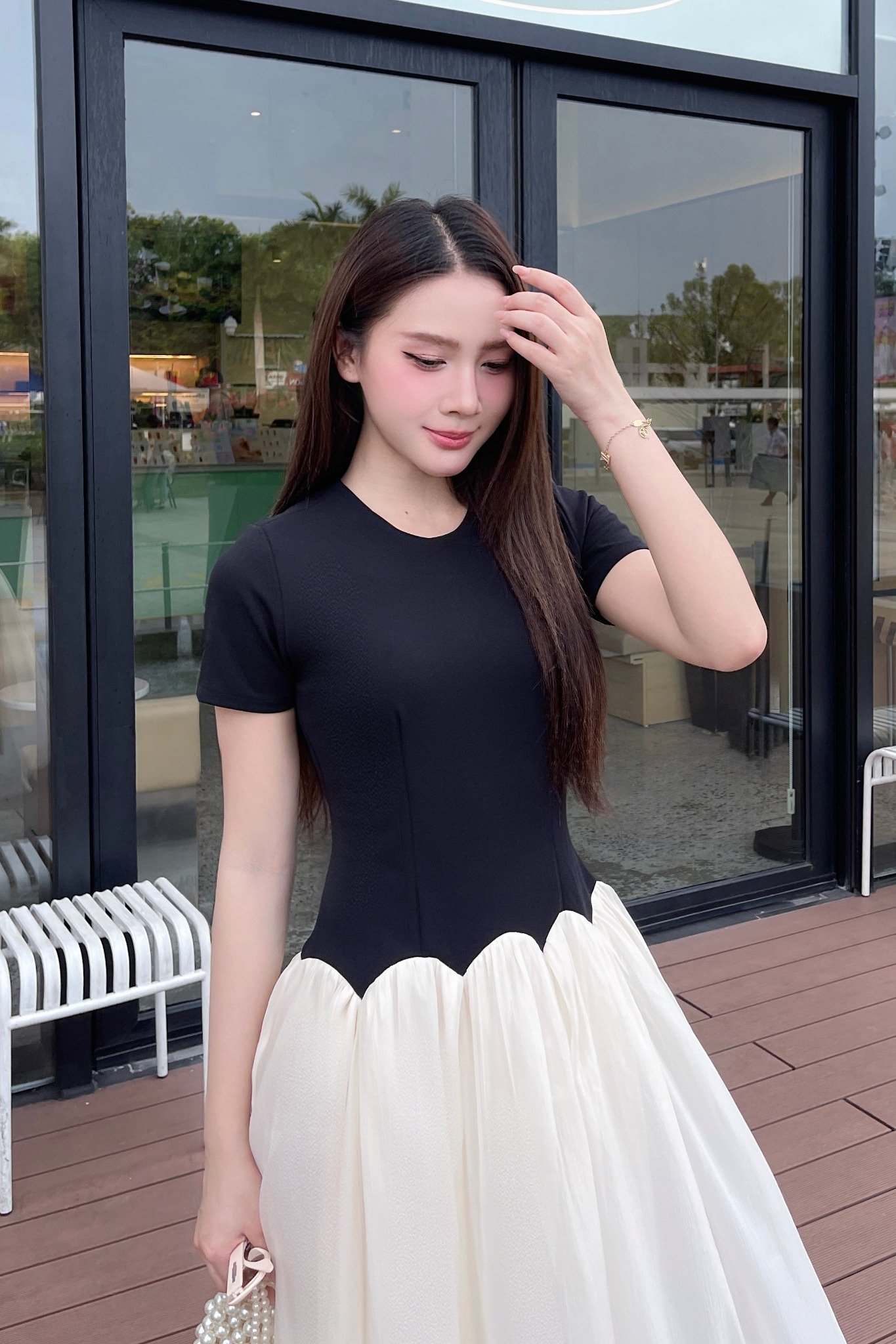 Đầm thun ôm đen tay ngắn tùng xòe dáng maxi