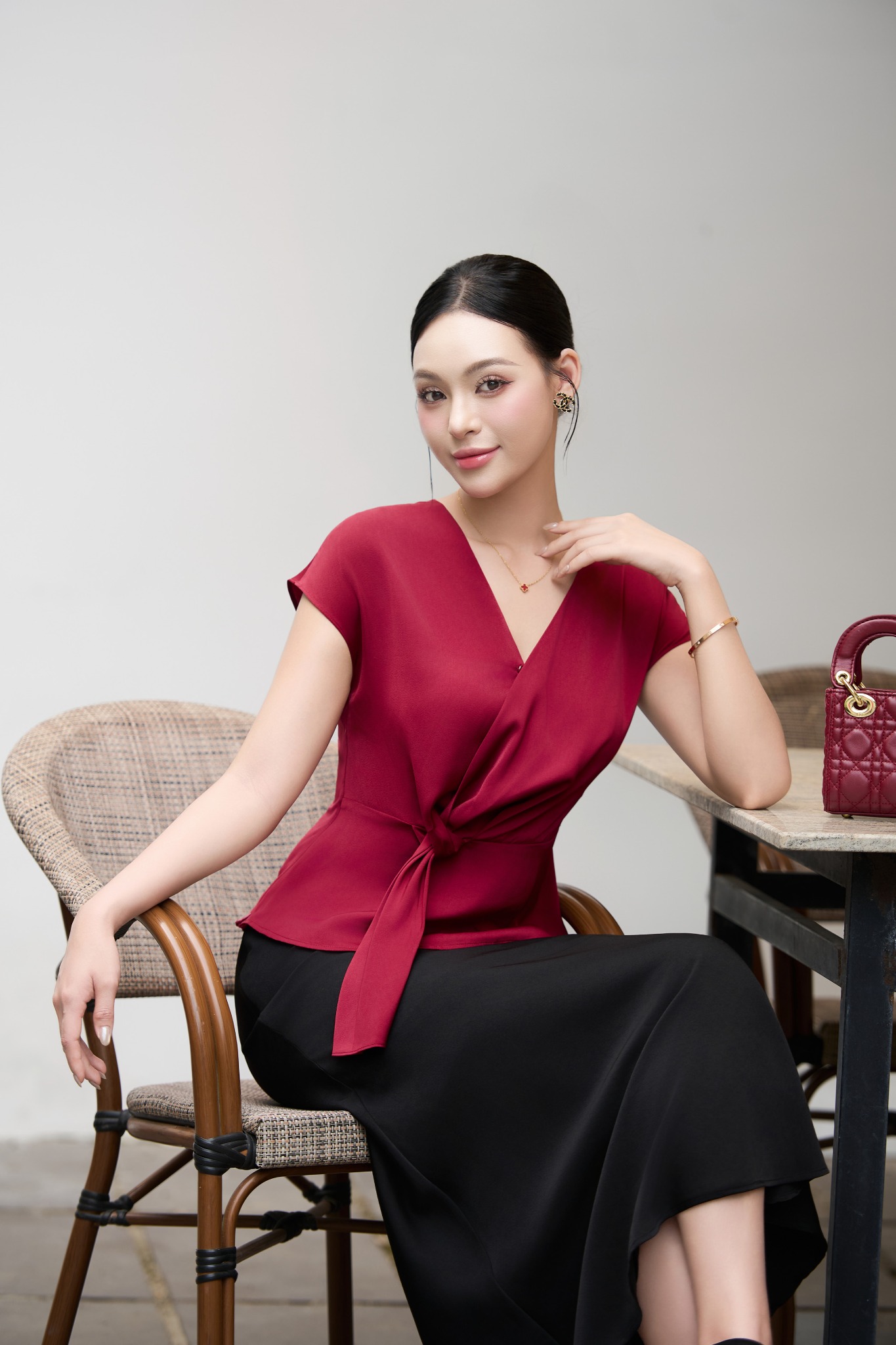 Áo kiểu nữ đắp tà lụa