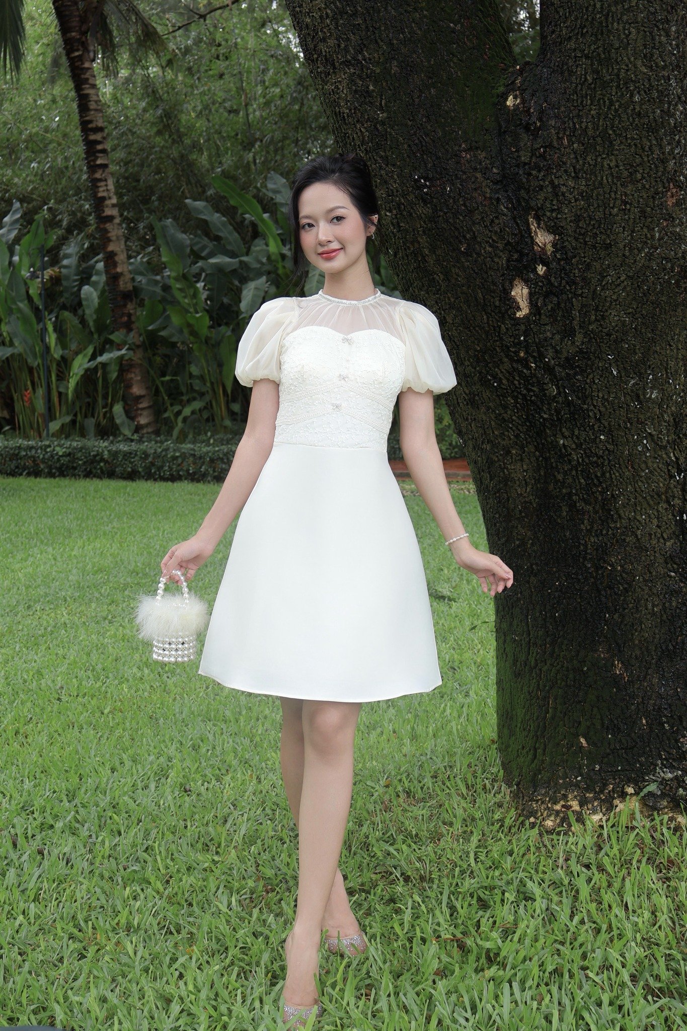 Đầm xòe tafta phối voan kem tay bí dáng midi