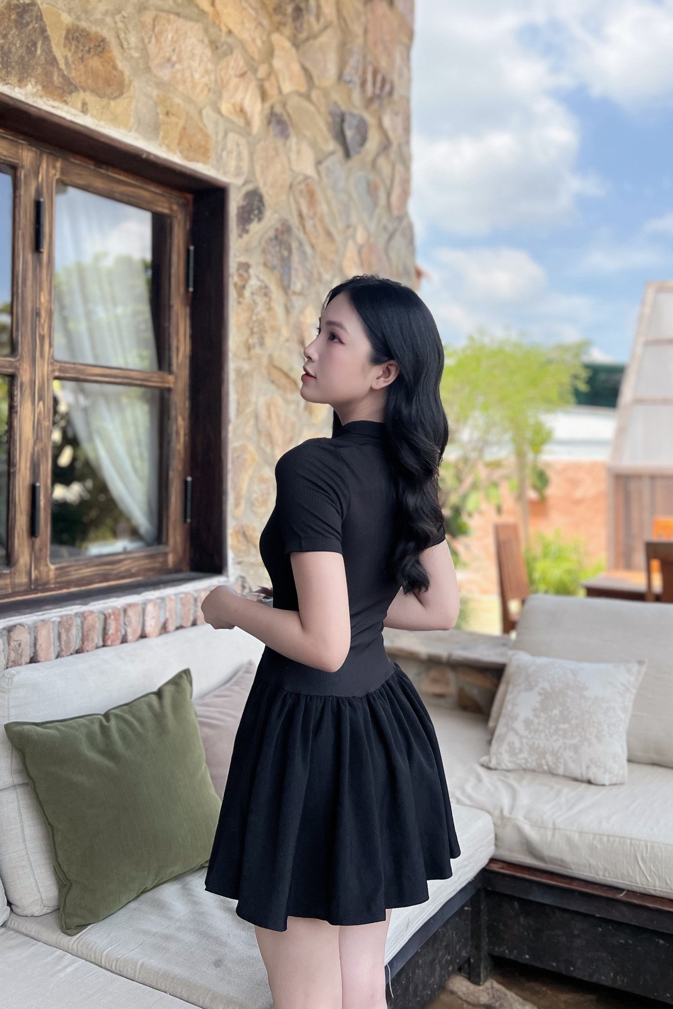 Đầm polo thun đen tùng nhún xòe dáng mini