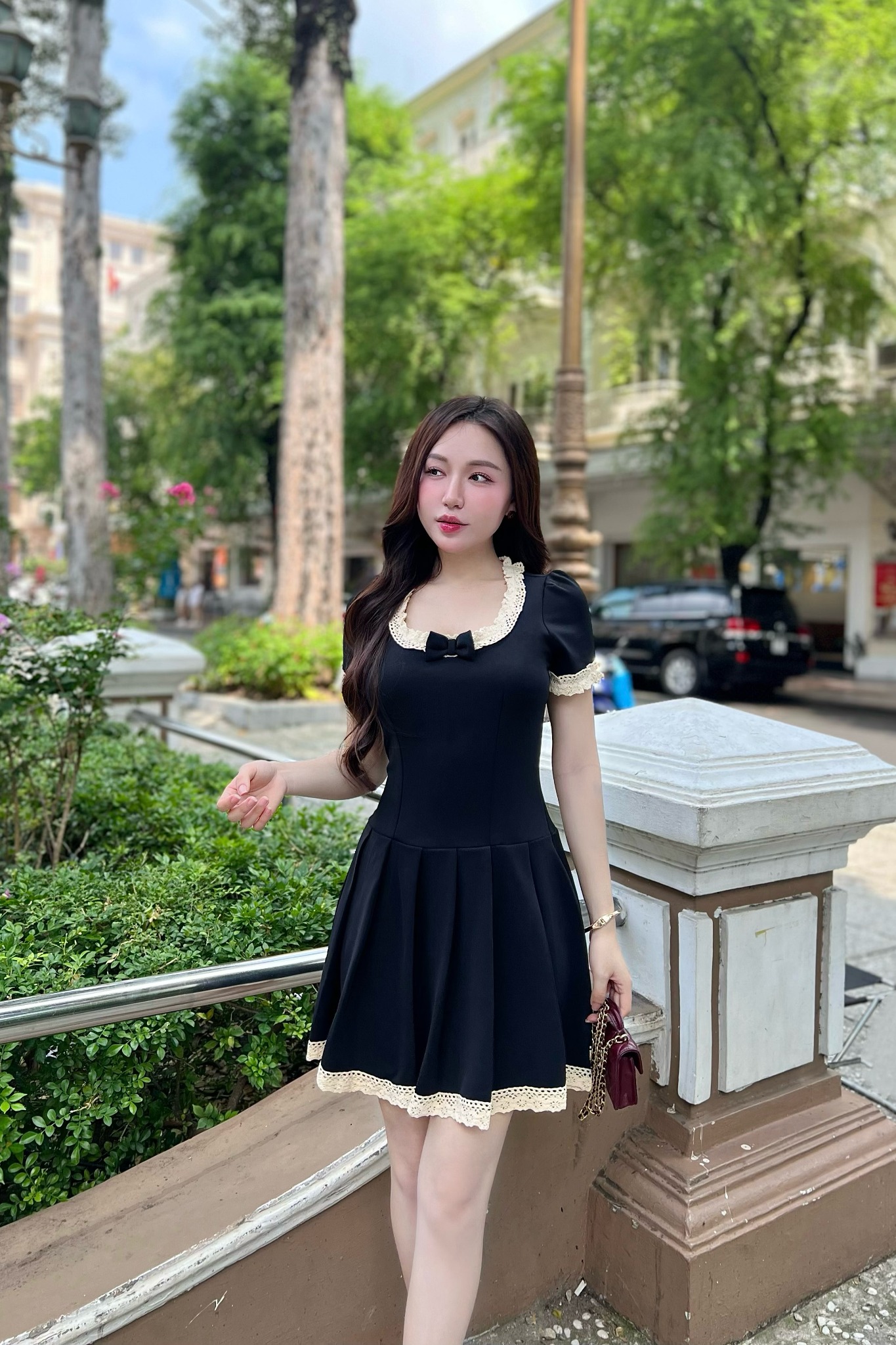 Đầm peplum xếp ly phối ren dáng mini
