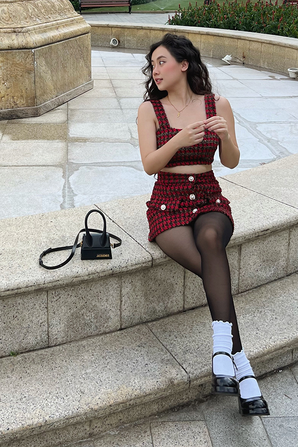 Áo croptop ôm tweed cổ vuông