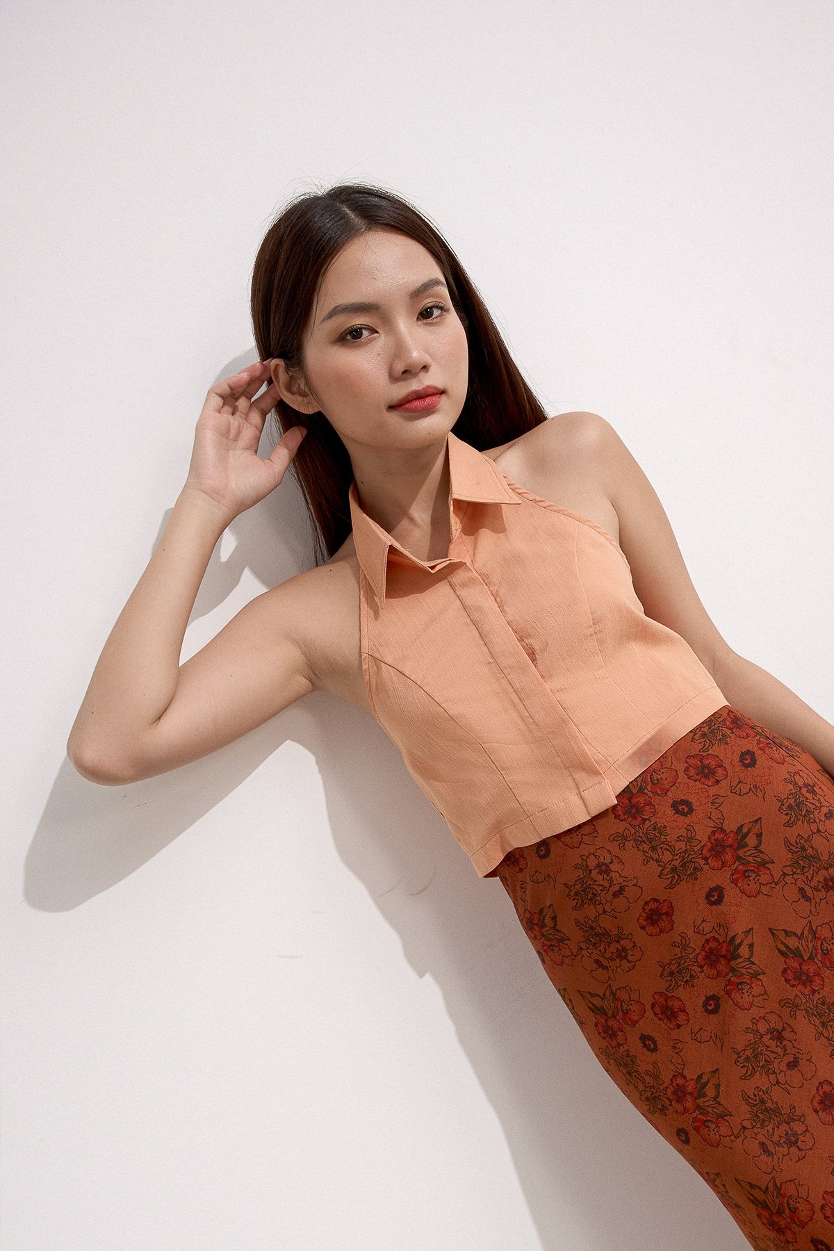 Áo sơ mi ôm không tay cổ yếm