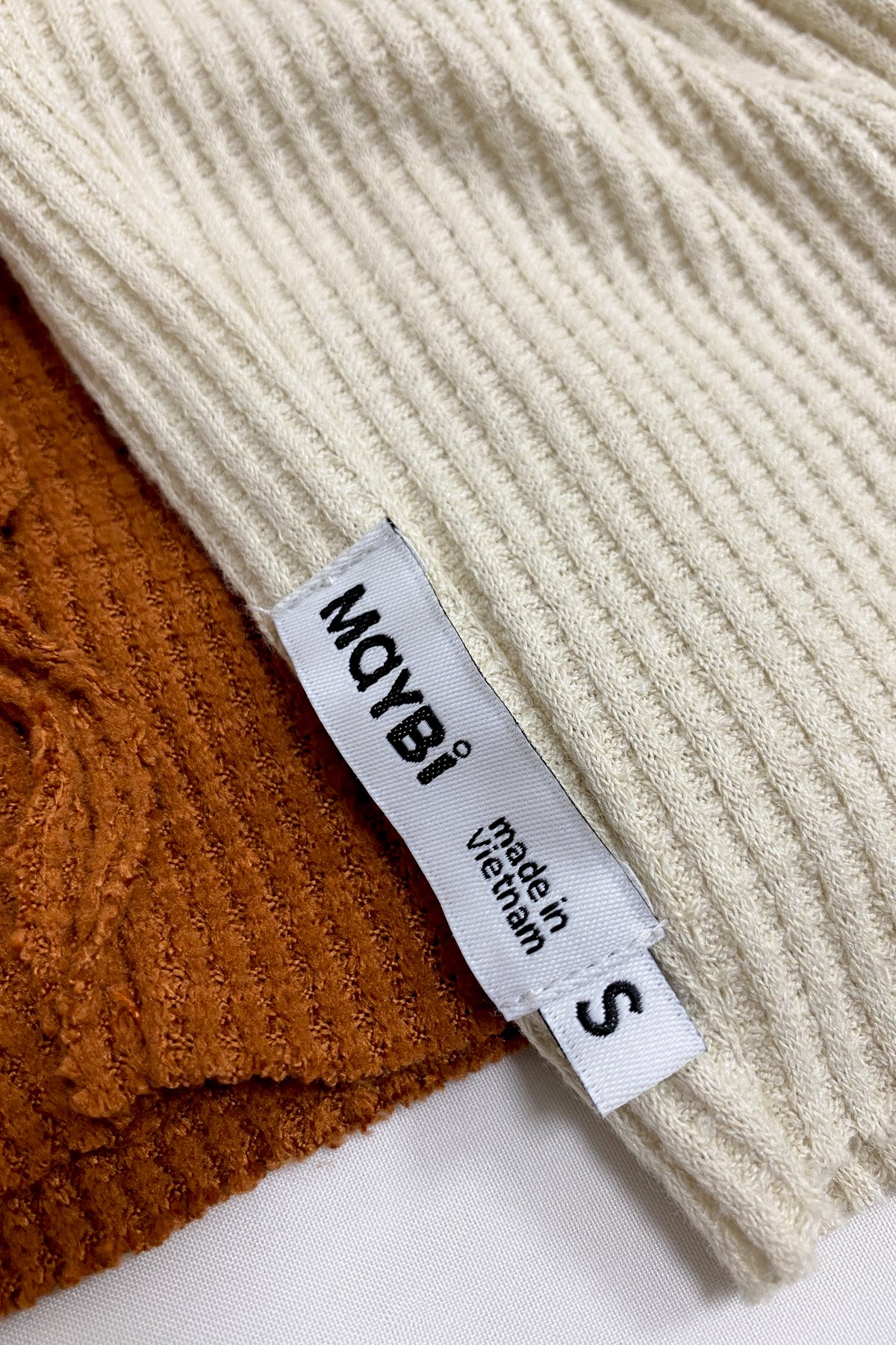 Áo ôm thun không tay cổ lọ