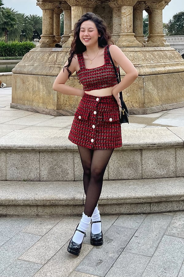 Áo croptop ôm tweed cổ vuông