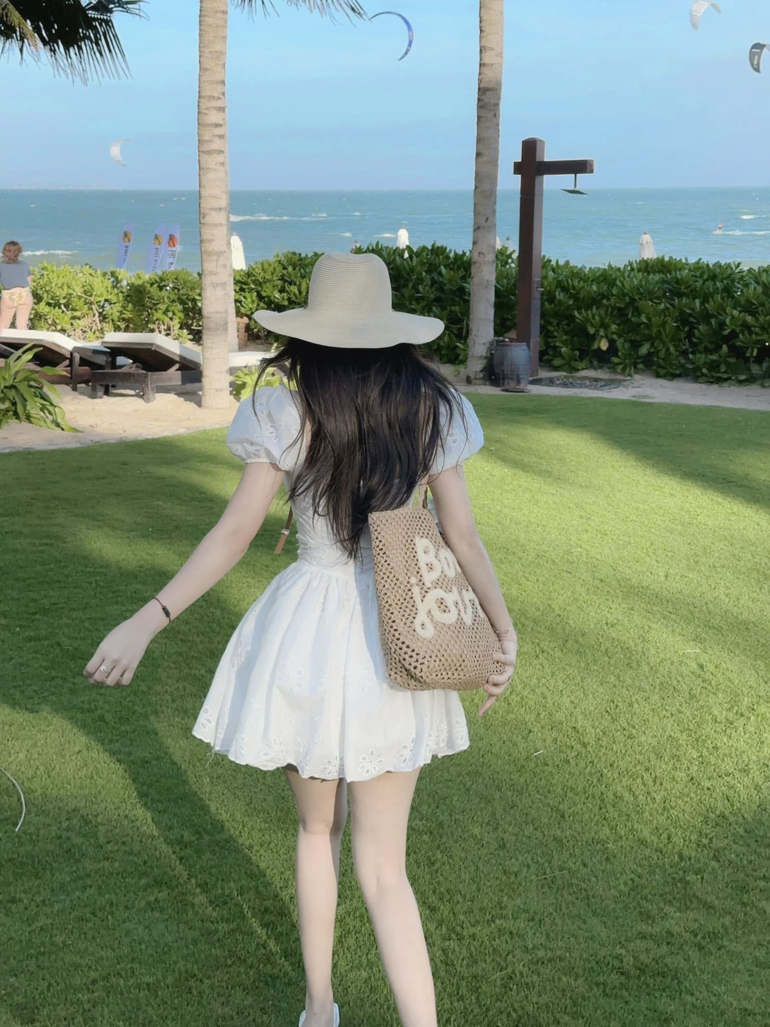 Đầm ôm tùng nhún xòe cotton thêu tay bí dáng mini