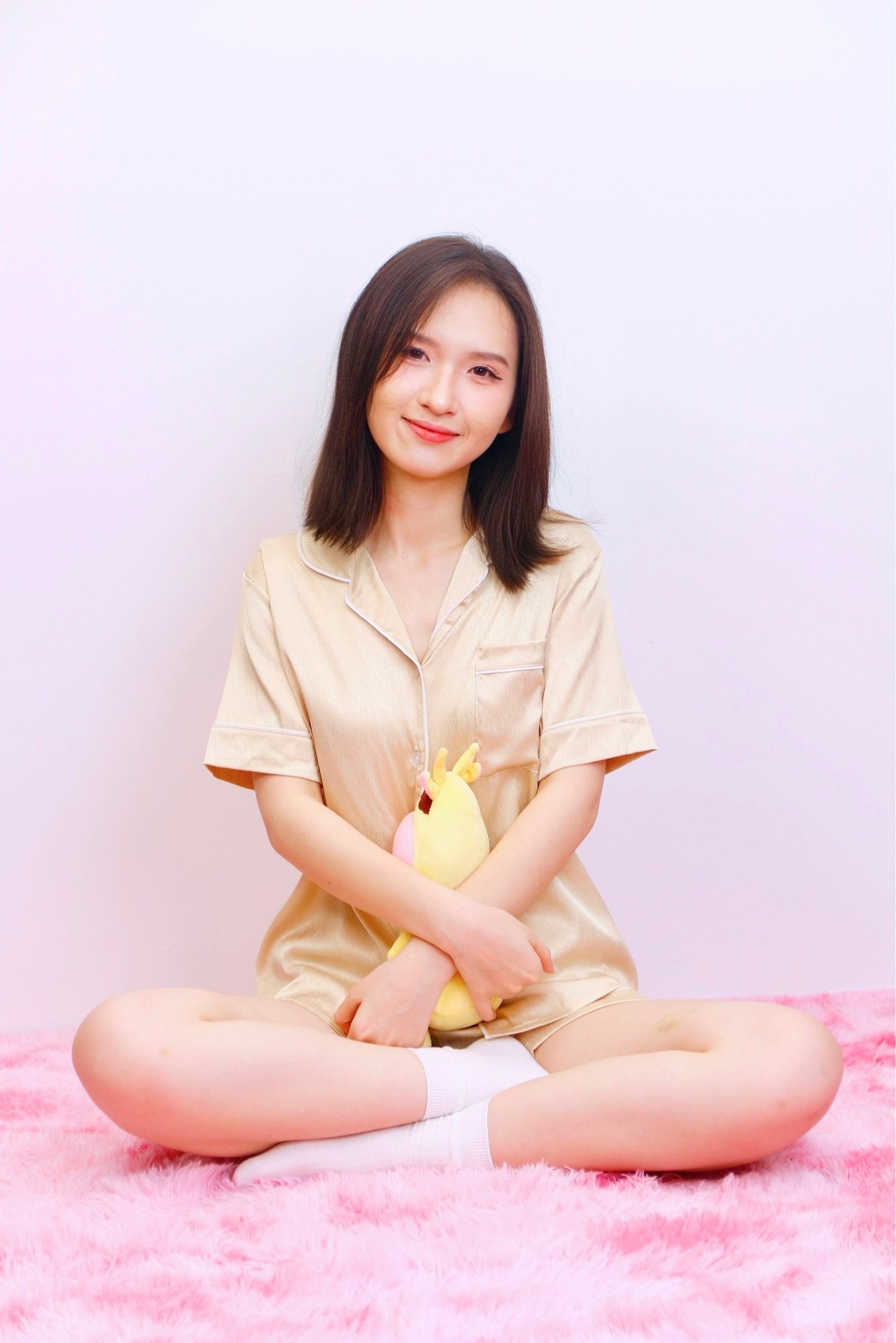 Bộ pyjama ngắn suông lụa tay ngắn viền