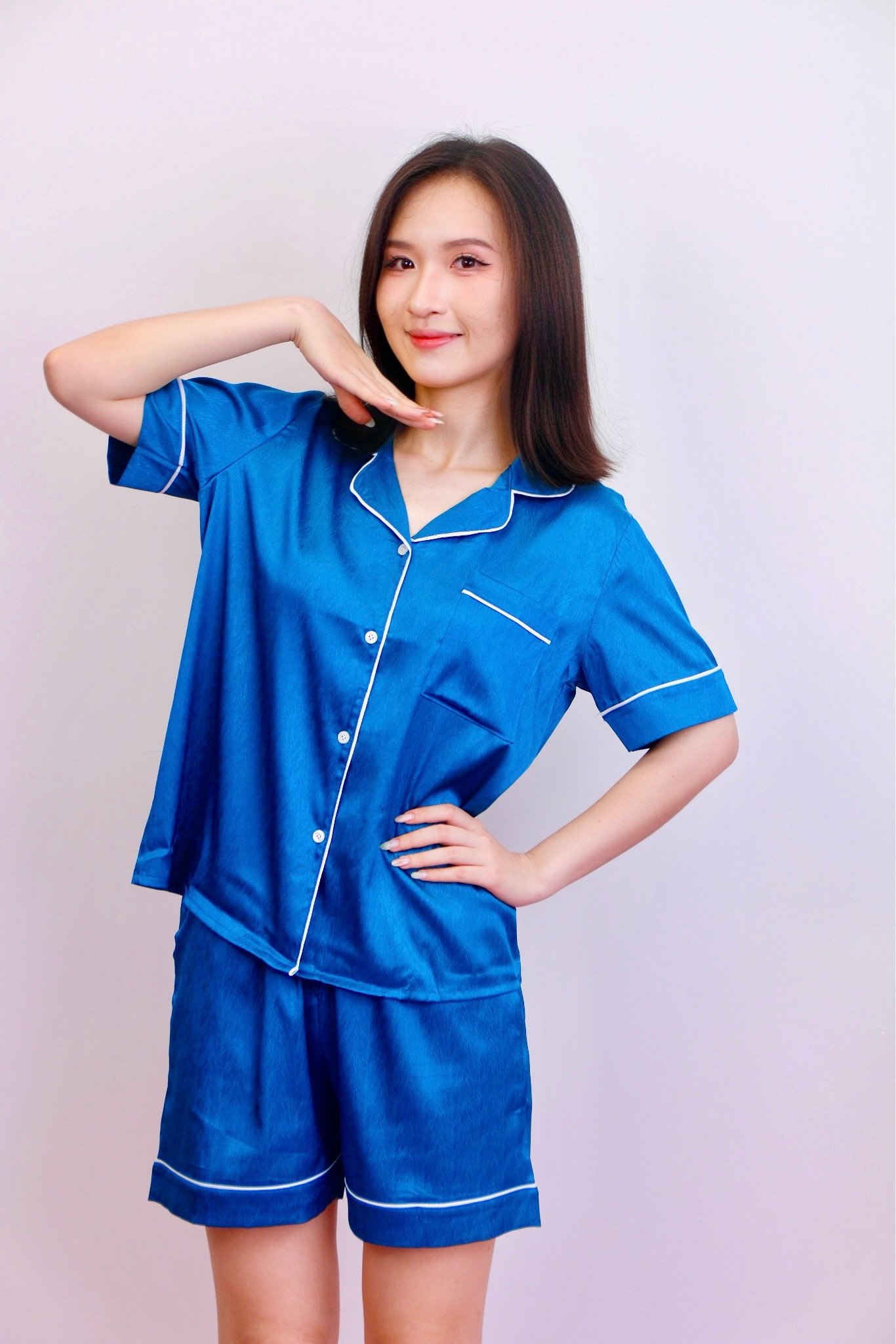 Bộ pyjama ngắn suông lụa tay ngắn viền