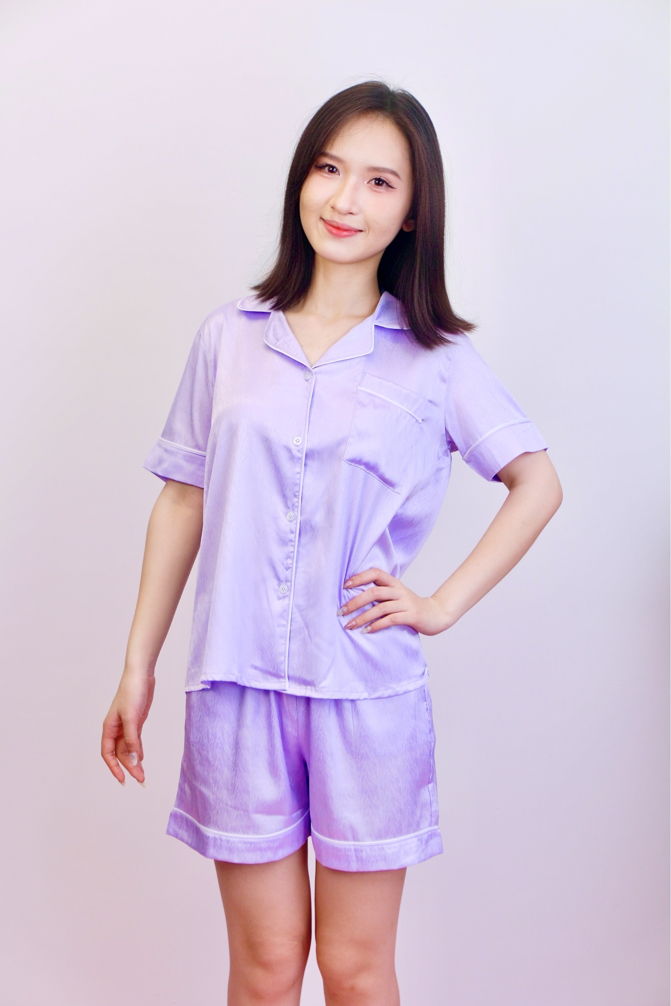 Bộ pyjama ngắn suông lụa tay ngắn viền