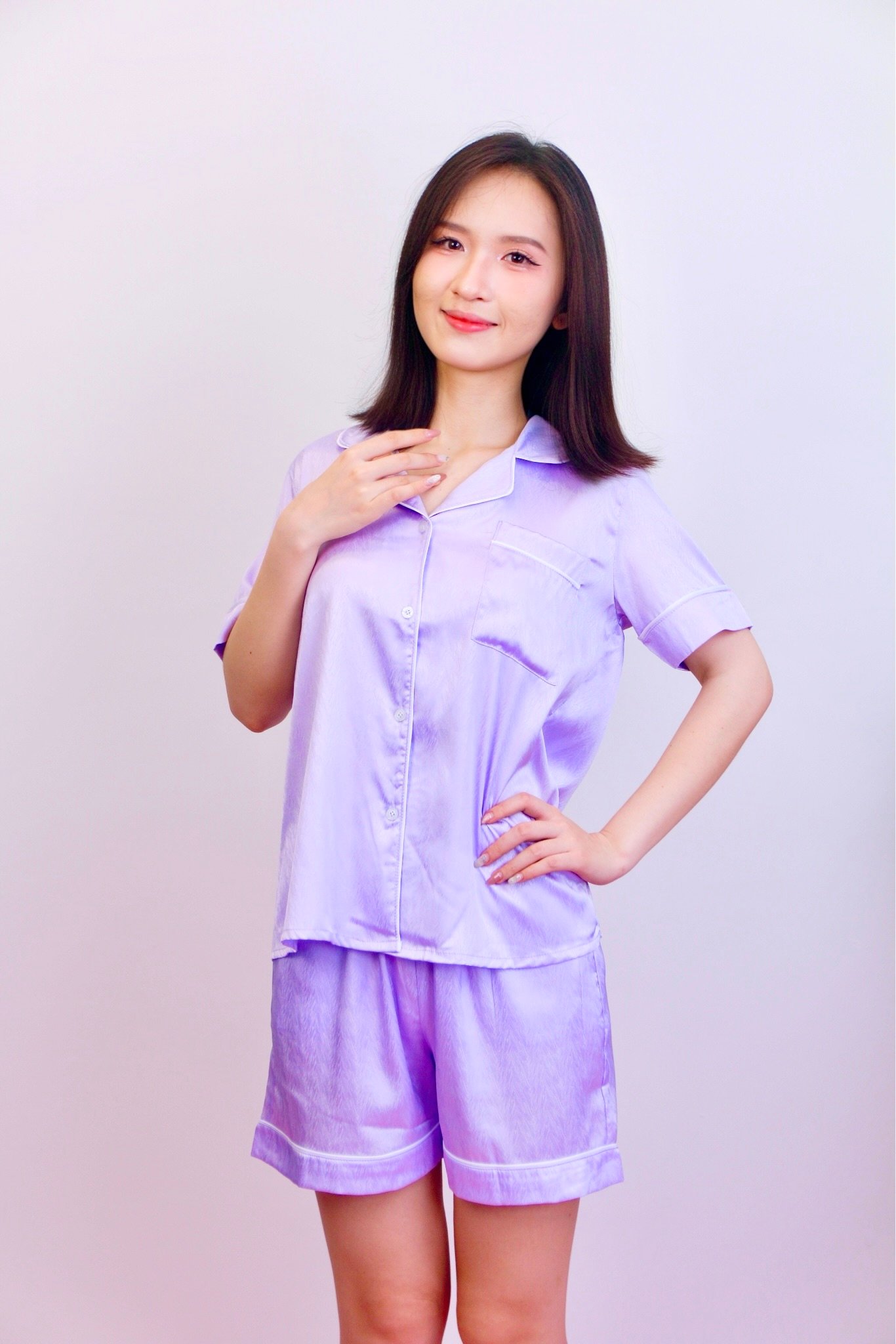 Bộ pyjama ngắn suông lụa tay ngắn viền