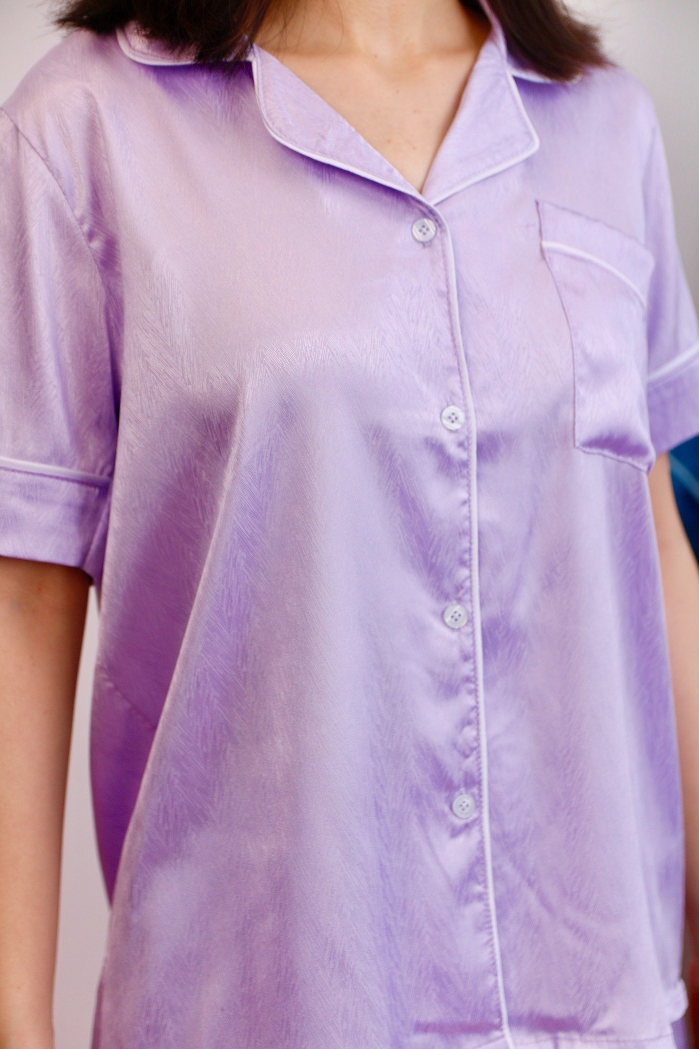 Bộ pyjama ngắn suông lụa tay ngắn viền