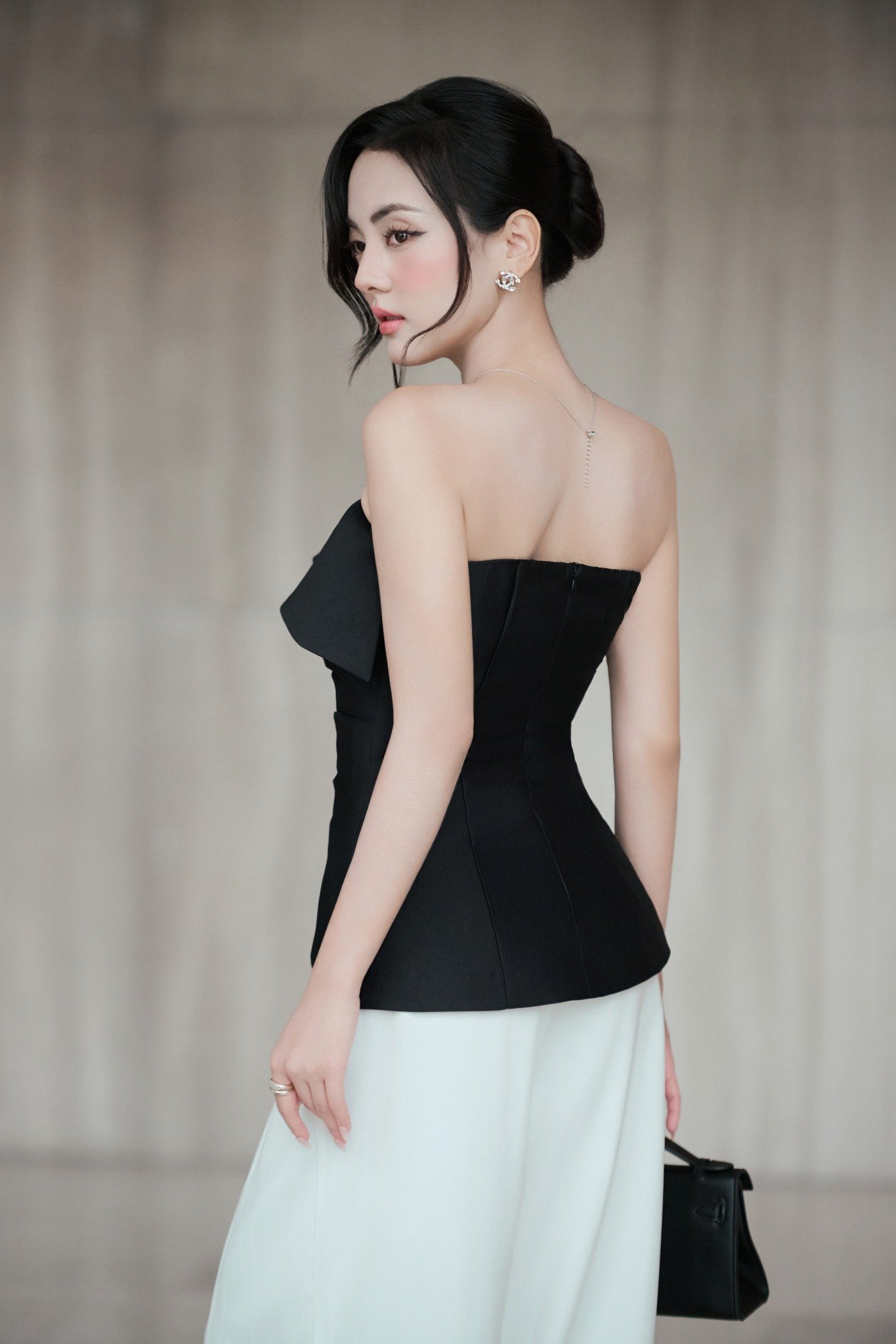 Áo cúp ngực form ôm tafta fine eo xếp ly