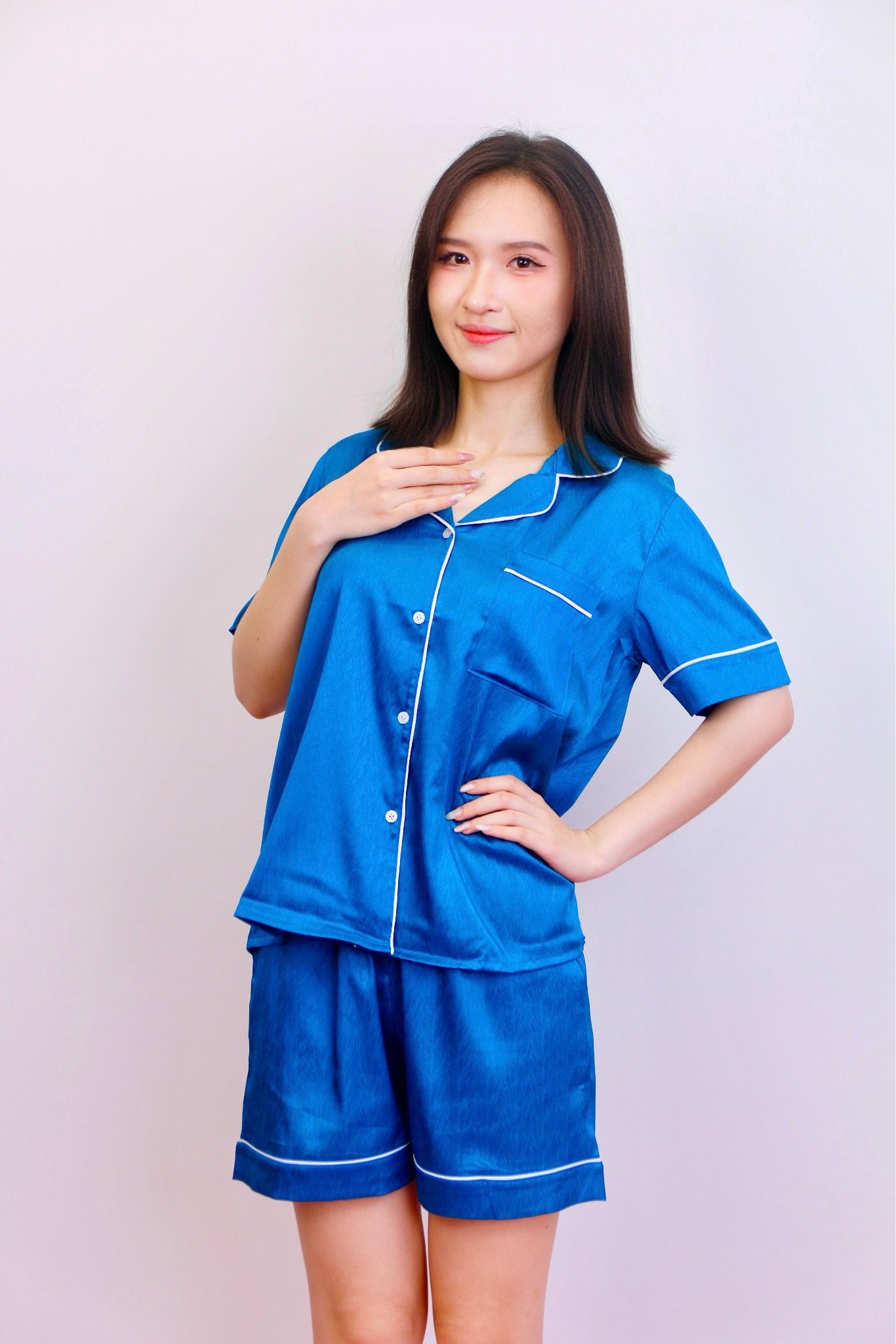 Bộ pyjama ngắn suông lụa tay ngắn viền