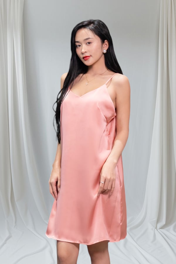 Đầm hai dây lụa dáng mini