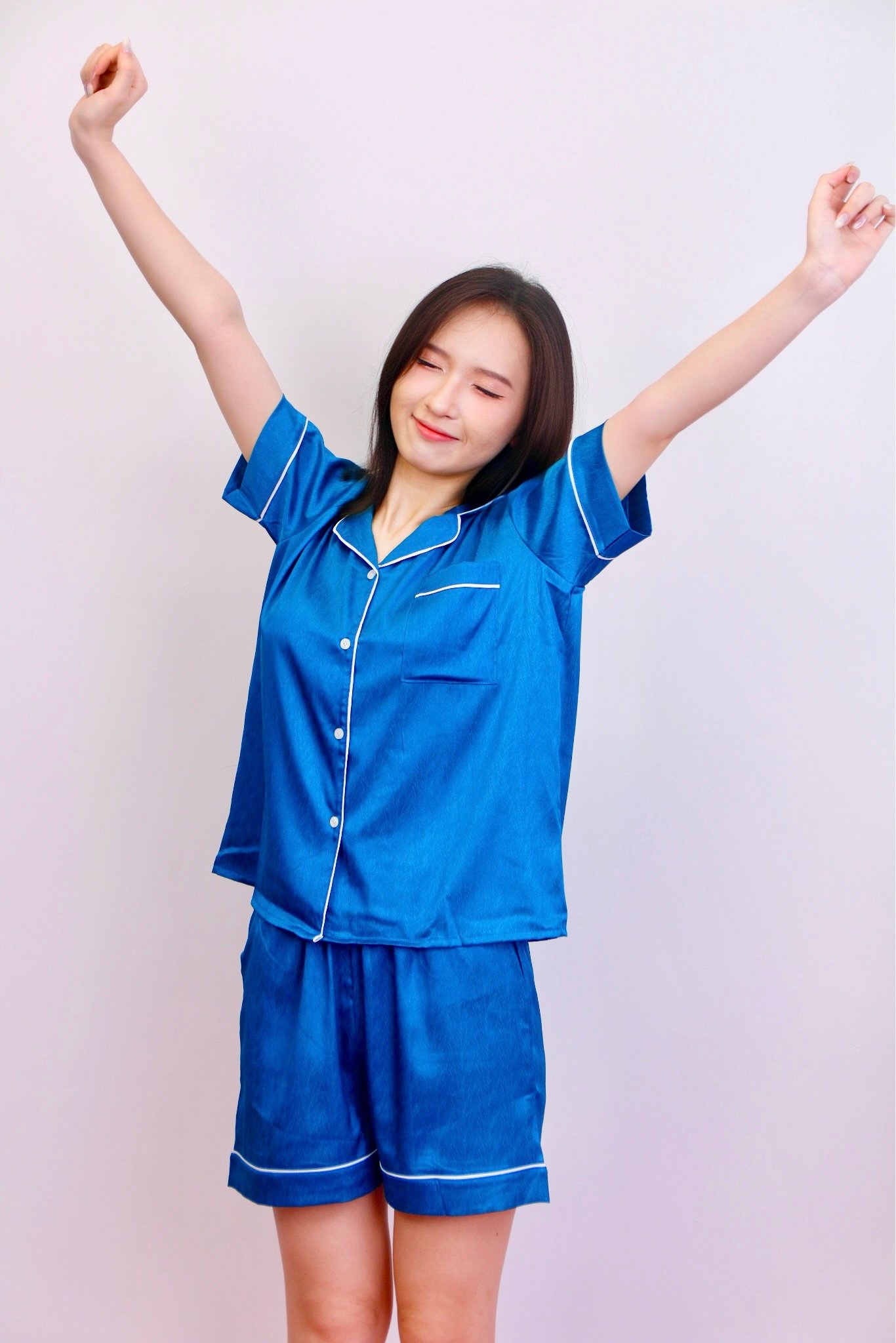 Bộ pyjama ngắn suông lụa tay ngắn viền