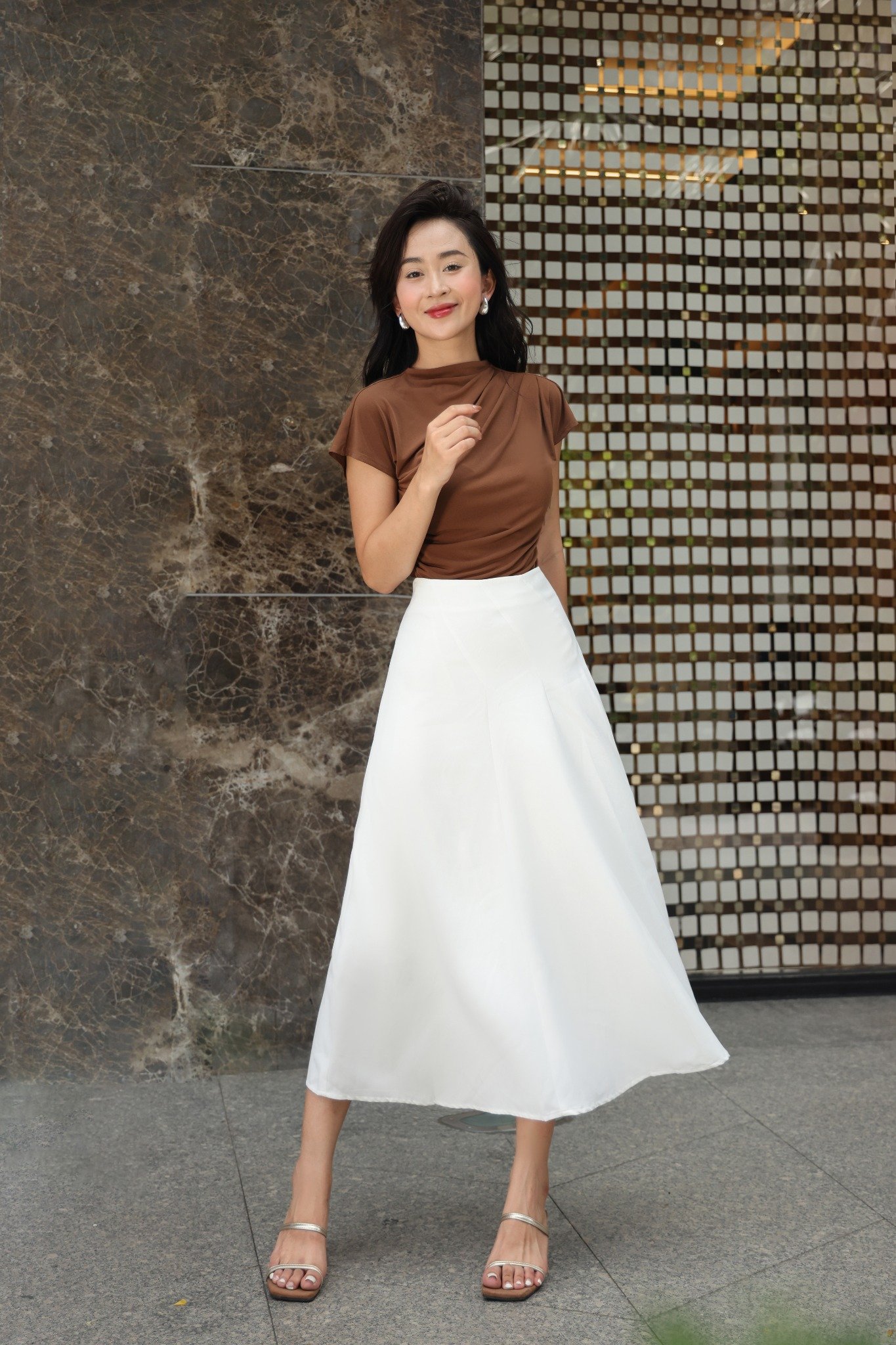 Áo thun ôm xếp ly vai