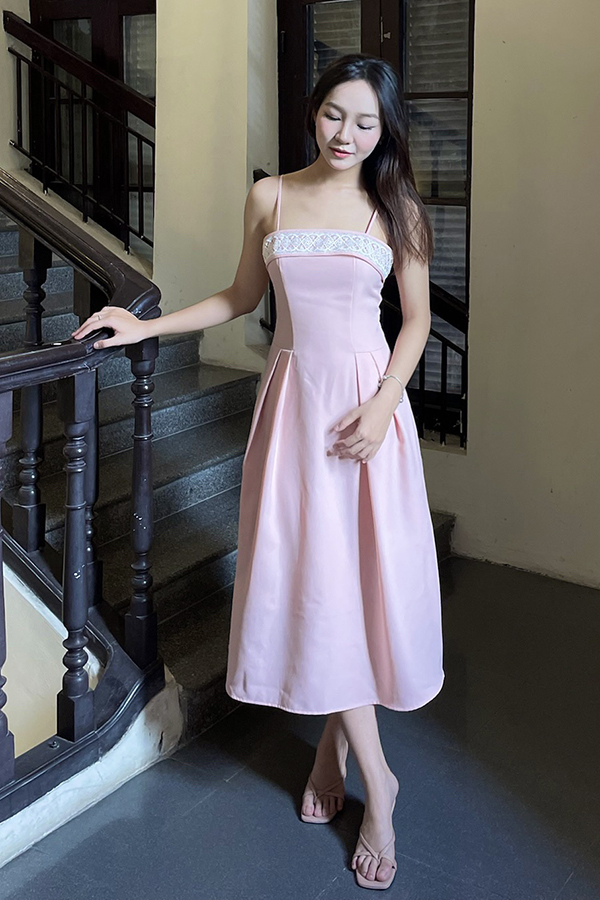 Đầm midi xòe bố len phối ren trắng