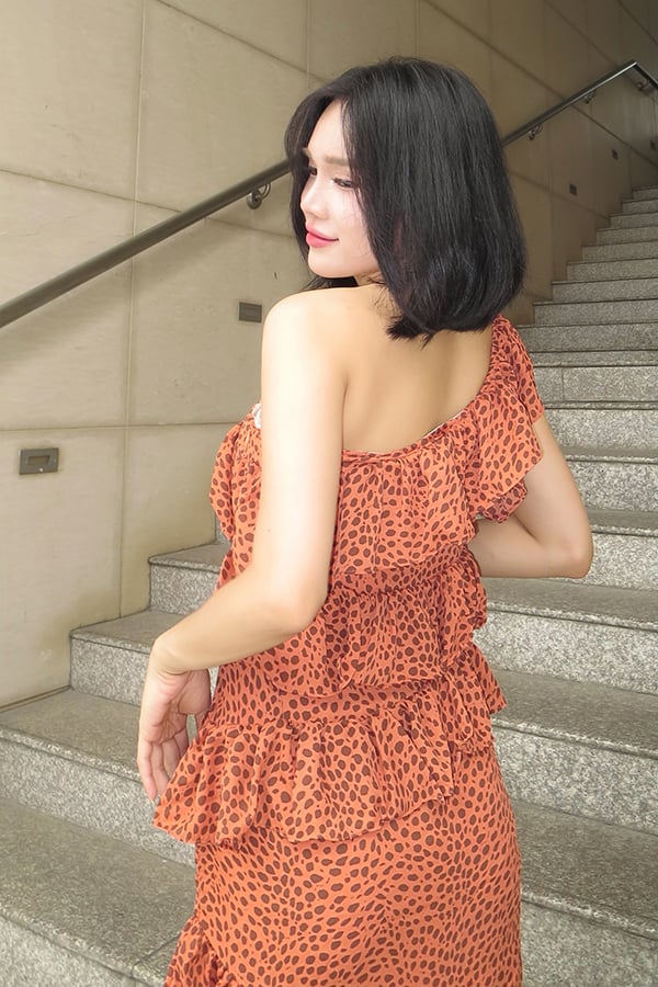 Đầm voan in lệch vai in họa tiết