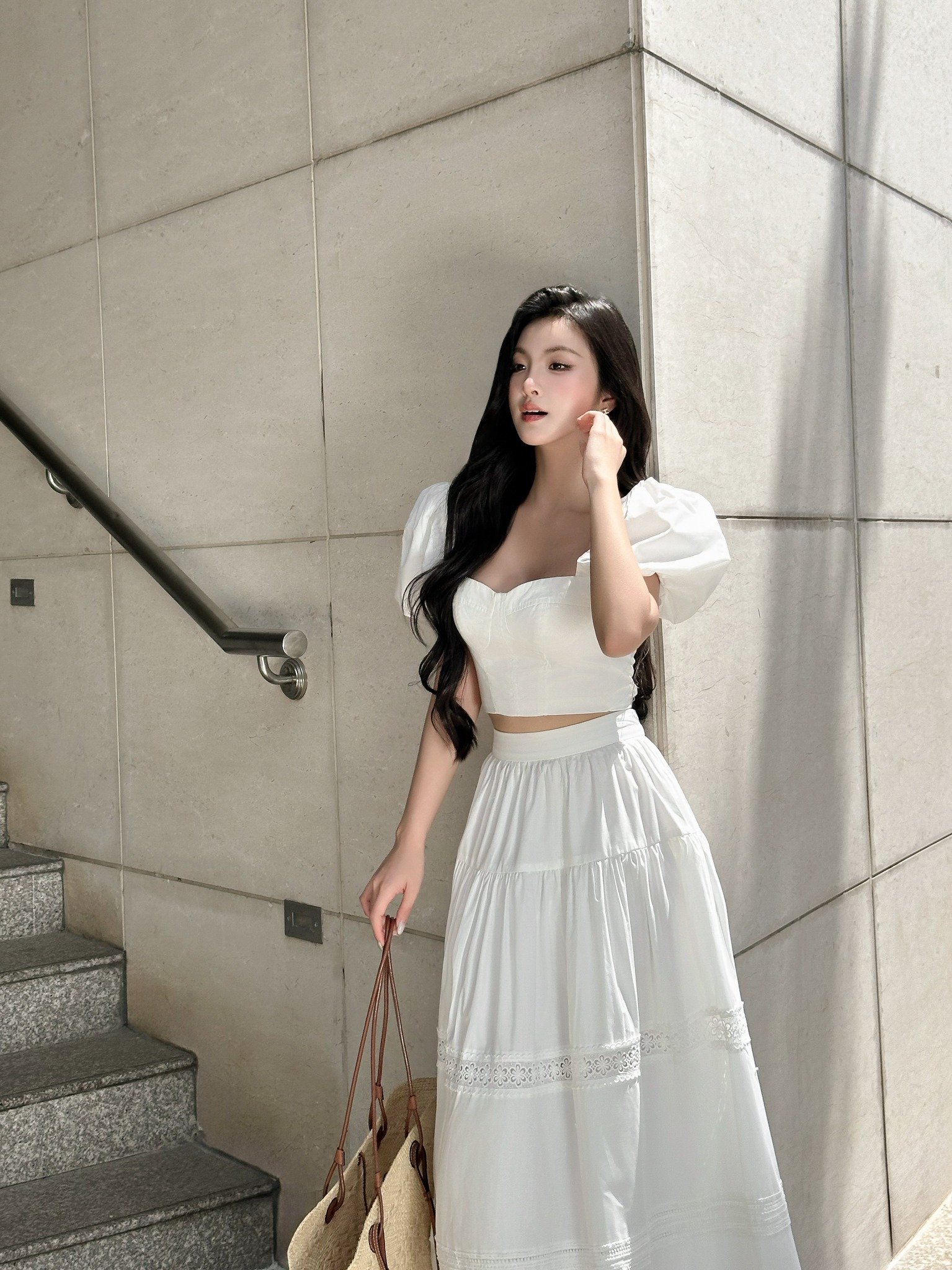 Set áo kiểu chân váy xòe phối ren dáng maxi trắng