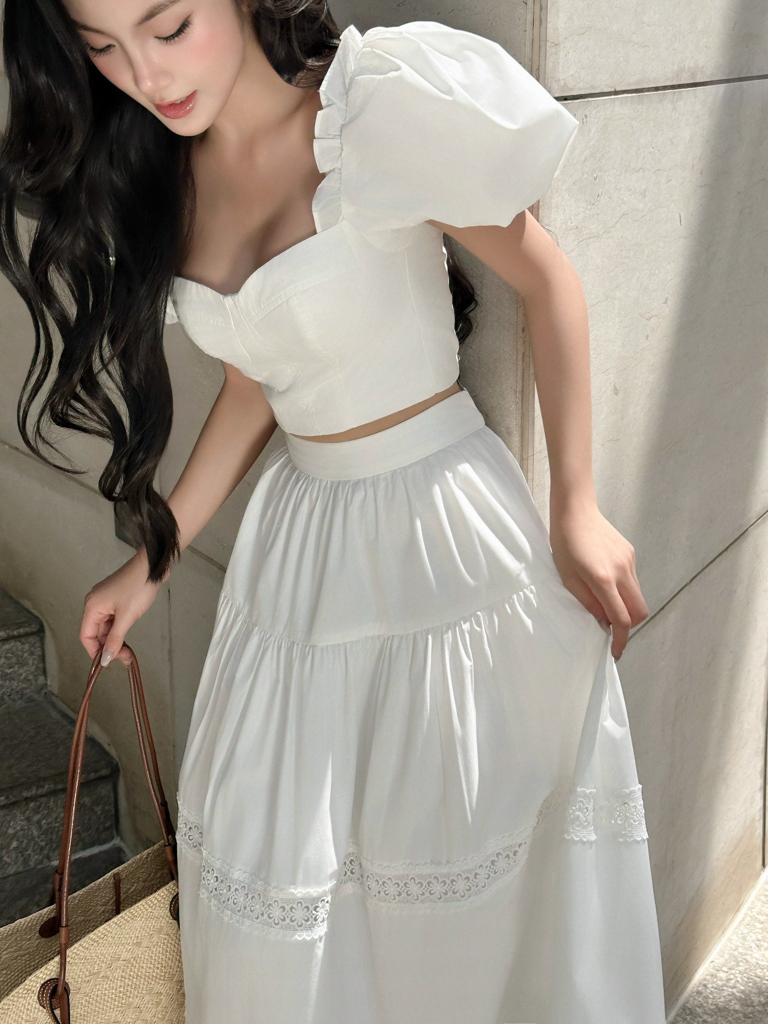Set áo kiểu chân váy xòe phối ren dáng maxi trắng