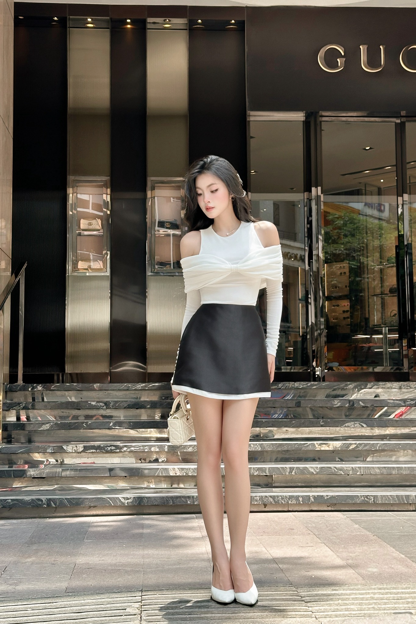 Set áo thun kiểu bẹt vai tay dài phối chân váy A dáng mini