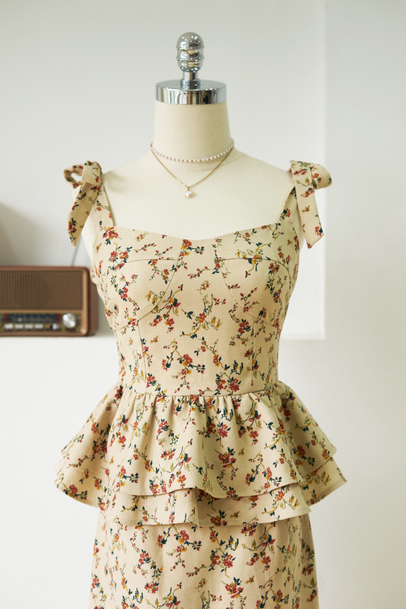 Đầm peplum ôm kaki mỏng phối nơ vai