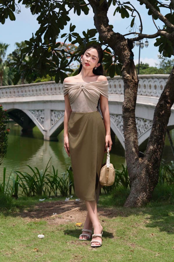 Chân váy xếp ly midi cotton lạnh chéo tà