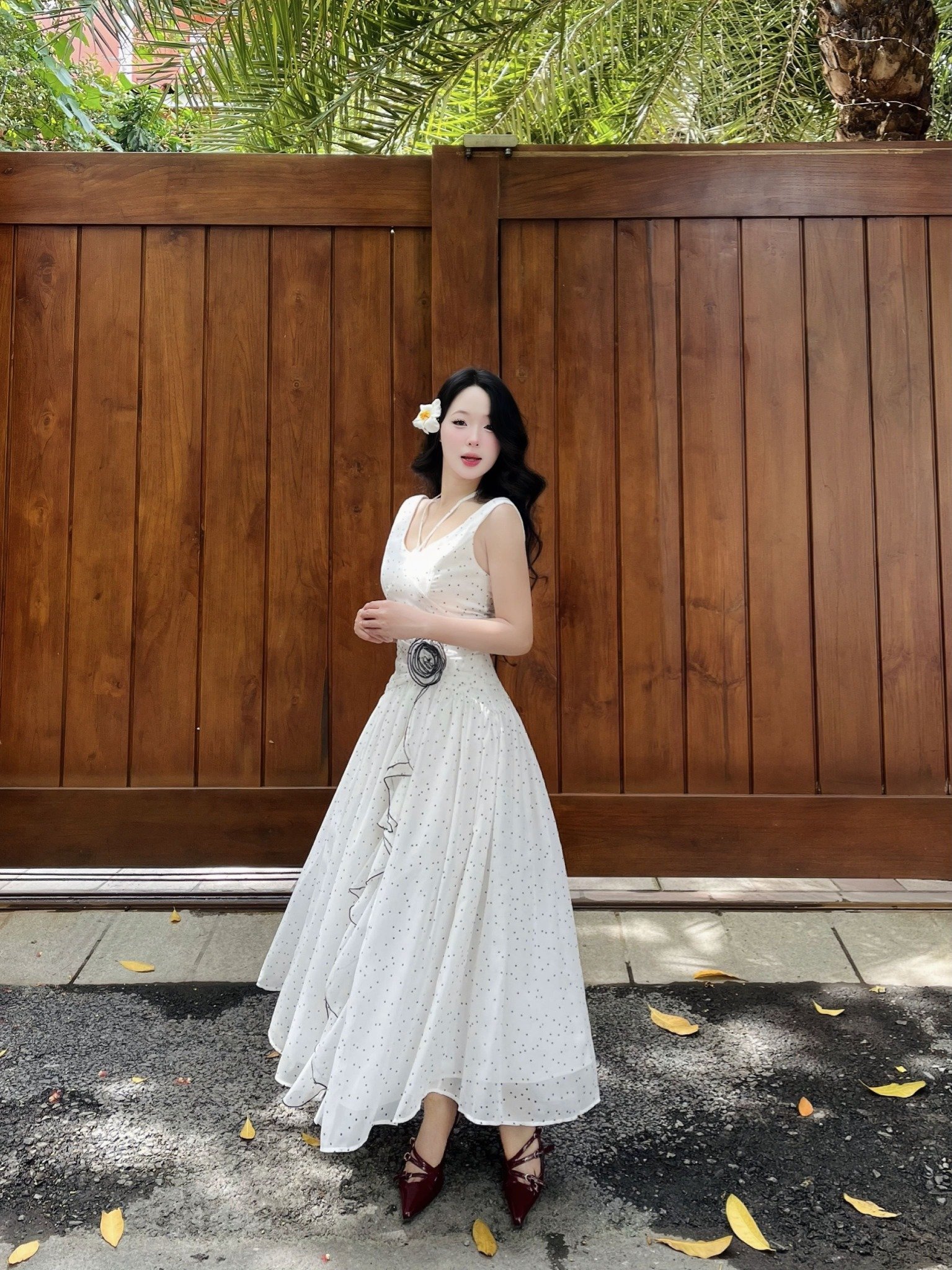 Đầm xòe cổ V xẻ tà dáng maxi