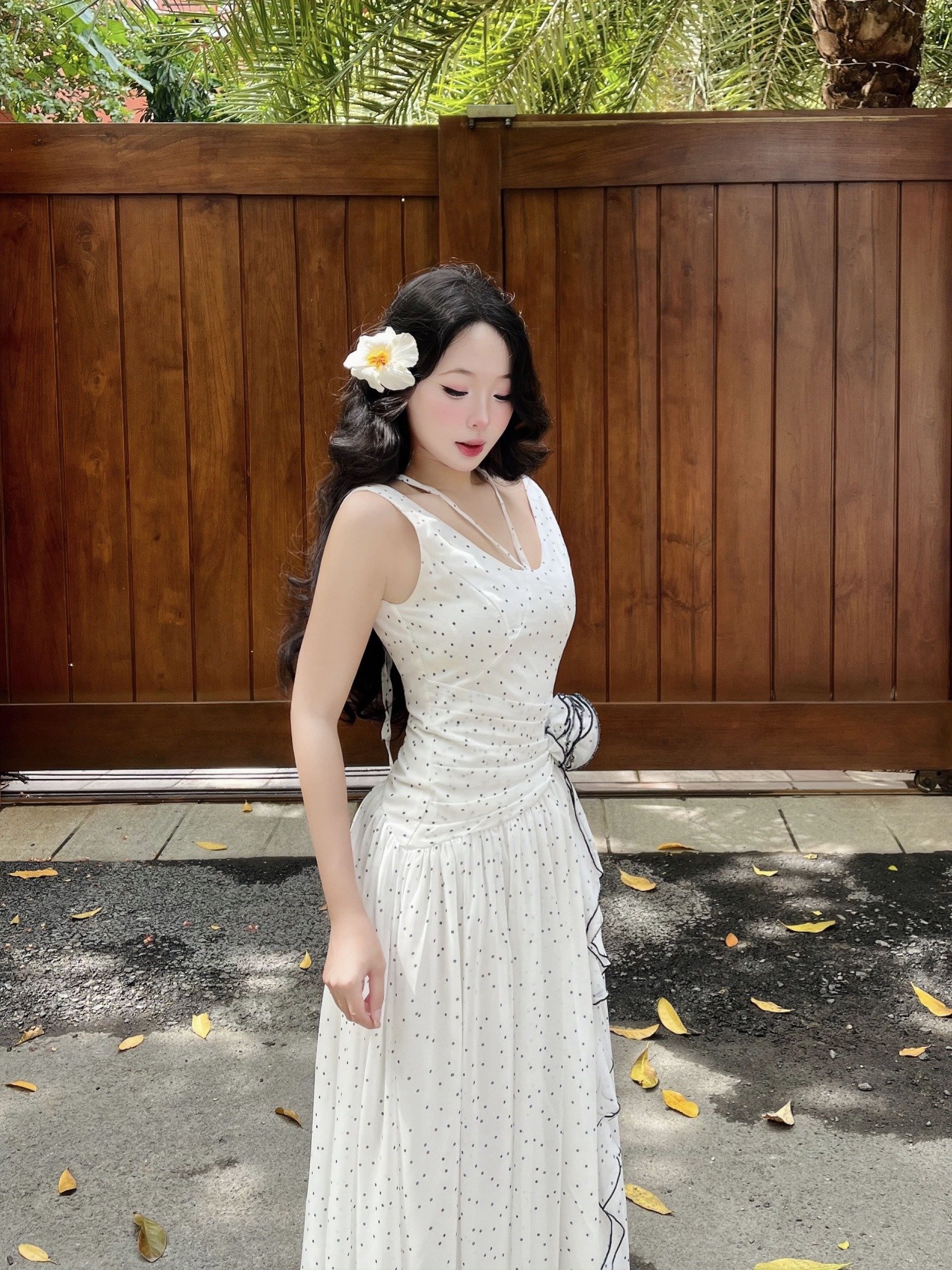 Đầm xòe cổ V xẻ tà dáng maxi