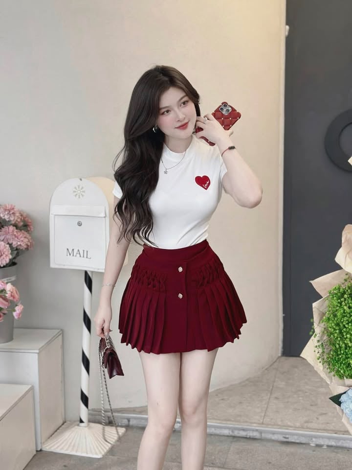 Set áo thun ôm tay ngắn phối chân váy xòe xếp ly dáng mini