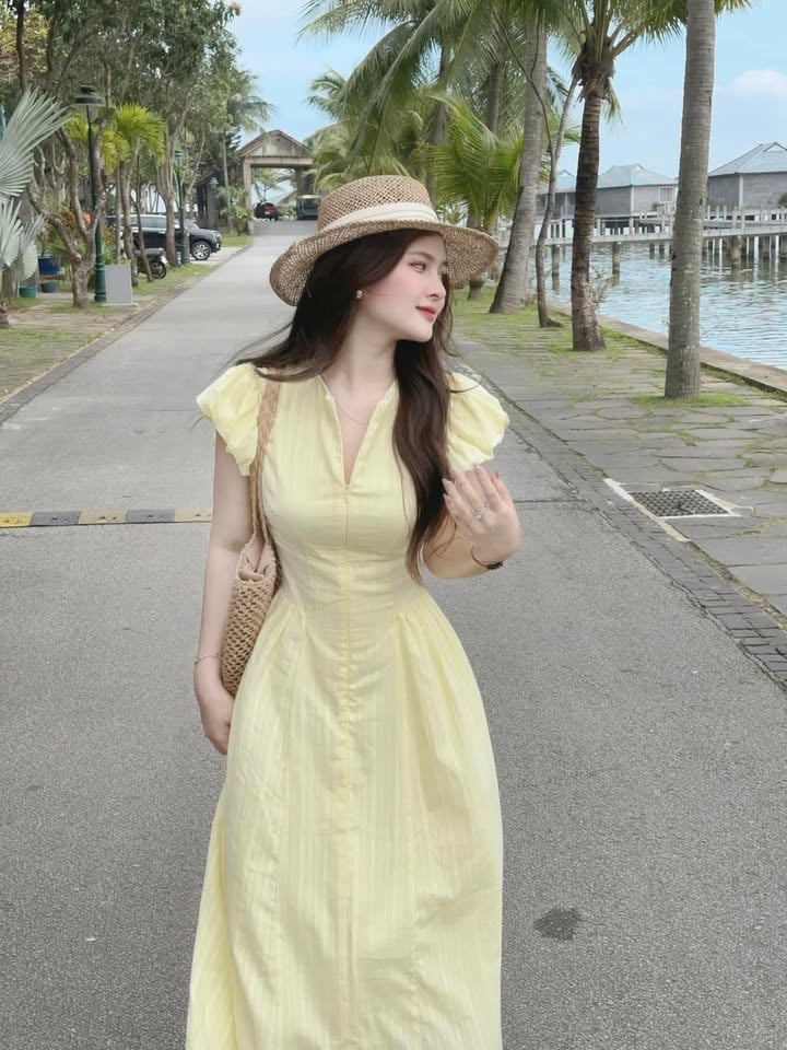 Đầm xòe cotton thêu vàng tay phồng dáng midi